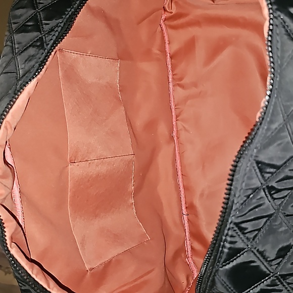 ADRIENNE VITTADINI QUILTED NYLON DUFFEL BAG w/ LUGGAGE TAG - Picture 6 of 10